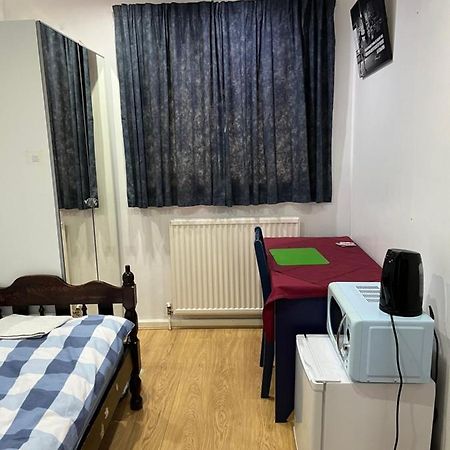 Comfortable Single Bedroom With Free On Site Parking Kingston upon Thames  Luaran gambar